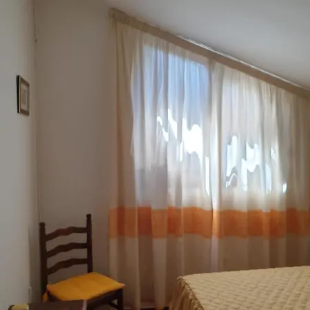 Alice E Silvia - * Chia